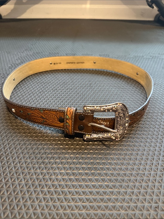 other b Accessories - Tooled Brown Leather Western Belt with Decorative Silver Buckle